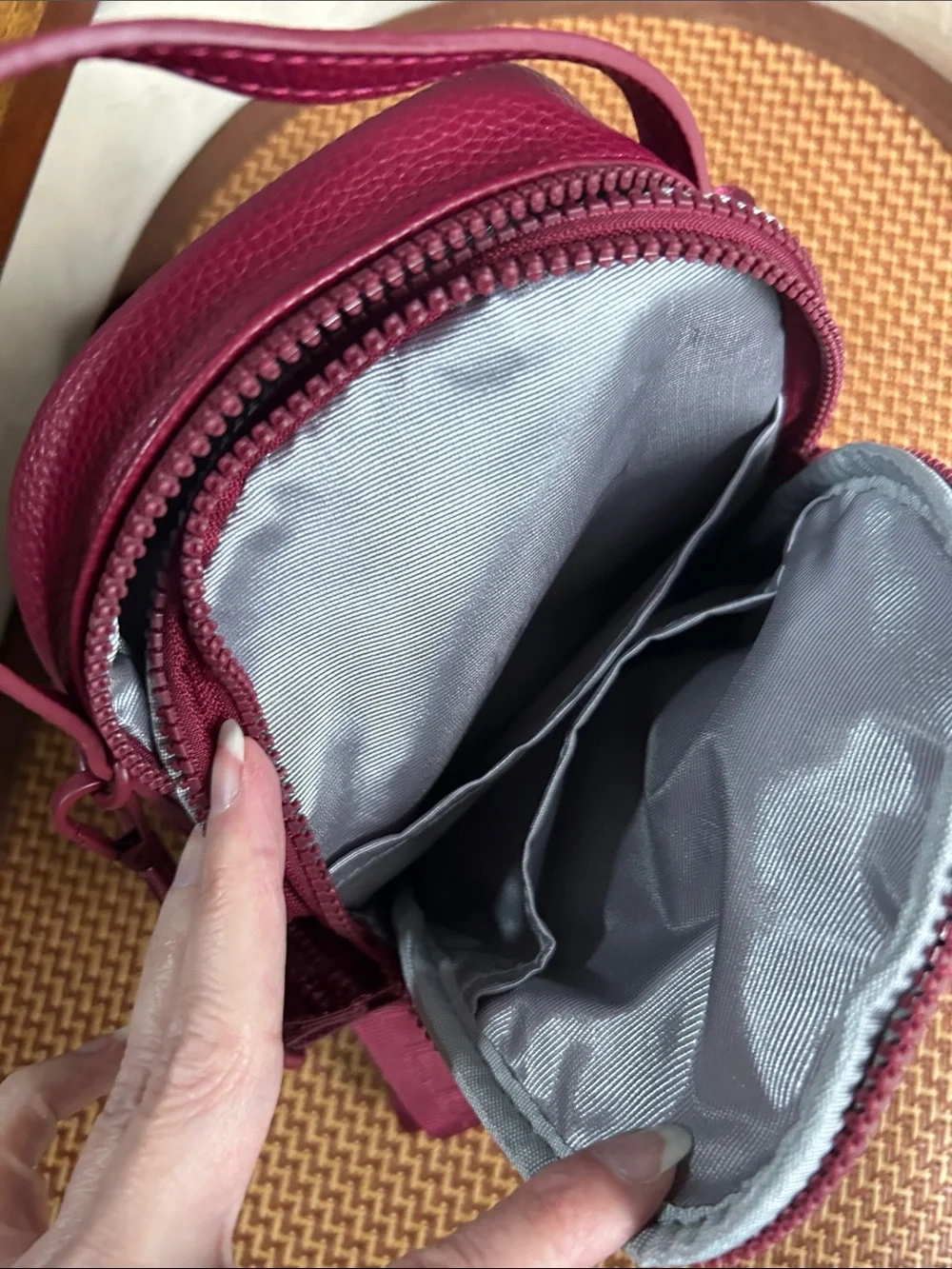Samantha Brown Crossbody Bag in Burgandy